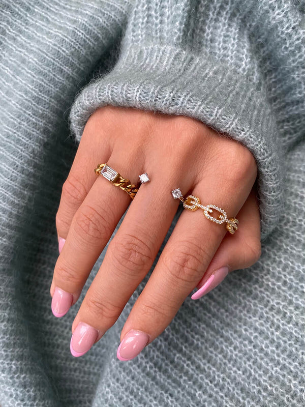 Emerald-cut Chain Ring